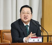 [대전24시] 이장우 시장 “트램 건설, 정치적 쟁점화 옳지 않아”