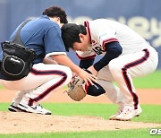 '이승엽호 악재' 두산 토종 1선발 곽빈, 허리 통증으로 1군 엔트리 말소