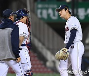 1⅓이닝 6실점 '와르르 무너진' 곽빈→허리 염좌 진단…1군 엔트리 말소 '두산 큰 악재'