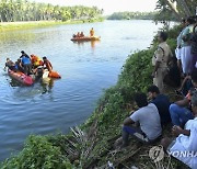 India Boat Capsizes