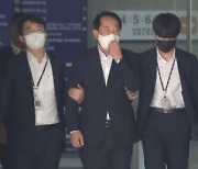 강래구, ‘깡통폰’ 제출했다 구속…돈봉투 전달 인정