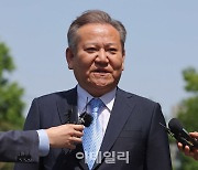 [포토] 헌법재판소 입장하는 이상민 장관