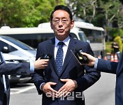 [포토] 취재진 앞에 선 김도읍 법사위원장