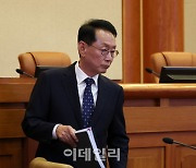 [포토] 헌법재판소 대심판정 입장한 김도읍 법사위원장