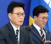 박광온 "尹정부 1년, 국민불안시대…尹 국민과 소통해야"