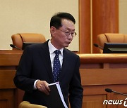 '이상민 탄핵 심판 첫 변론' 자리하는 김도읍 법사위원장