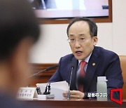 현대차 공장 방문한 추경호 "전기차 투자 세제 지원 폭 강화"