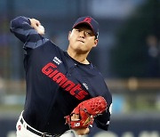 롯데 9연승 이끈 ‘에이스’ 나균안, KBO 4월 월간 MVP 뽑혔다