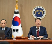 尹 “비정상의 정상화 1년, 외교·안보에 가장 큰 변화”