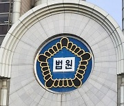 유흥주점 업주에게 코로나 단속 정보 알려주고 돈 받은 경찰관, 징역 10개월