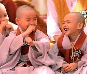 [Photo News] Smiling young monks at Jogyesa