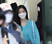 트와이스 다현, 살짝 시크하게 입국 [포토엔HD]