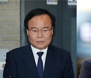 여당, 김재원·태영호 윤리위 징계 미루며 '자진사퇴' 압박