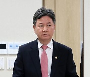 국무회의 참석하는 한창섭 행안부 차관