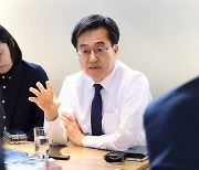 김동연, 尹에 직격탄 "尹대통령, 국민 상대로 '가스라이팅' 하고 있어"