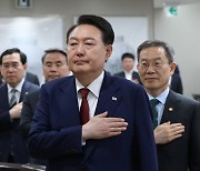 [속보]尹 "한일관계, 상상 못하던 일 이뤄지는 중···G7서 한미일 정상회담"