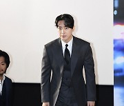 [T포토] 이준혁 '완벽 수트핏'