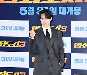 [T포토] 이준혁 '여심 잡는 훈훈함'