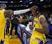 APTOPIX Warriors Lakers Basketball