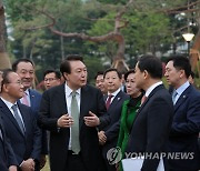 내일 '尹 1주년 오찬'에 與 지도부도 참석…최고위원들은 제외