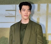 [TEN 포토] 김우빈 '오늘도 멋짐'