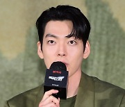 [TEN 포토] 김우빈 '가장 강한 택배기사 5-8'