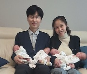 출산 결심하게 한 '이 회사'..'100만분의 1' 네쌍둥이 기적 이뤘다