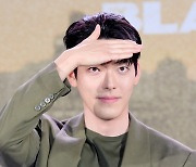 [Ms포토] 김우빈 '기자님 어디 있나~'