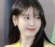 아이유 측 "표절 혐의 고발 관련 연락 無… 근거 없는 루머 법적 대응"