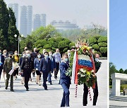 주북 러시아대사관, '전승절' 맞아 해방탑에 화환 진정