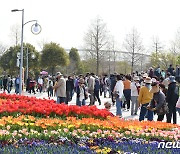 순천만정원박람회 관람객 300만 환영행사…가든스테이 숙박권 증정