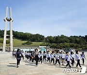 5·18민주화운동 43주년 앞두고 '오월 영령' 추모열기 고조