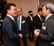 한국포럼 참석한 김민석 민주당 정책위의장