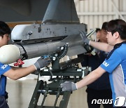 KF-21 시제기에 단거리 공대공미사일 무장장착