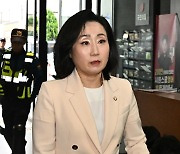 윤리위 전체회의 참석하는 전주혜