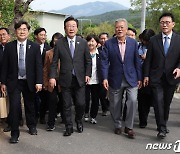 이재명 "文 '민주당 단합' 당부 공감…더 깊이 새기겠다"