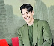 [Y현장] 김우빈·이솜 '택배기사'… 한국형 디스토피아 작품의 새 역사 쓸까?(종합)