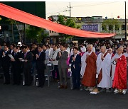 부처 탄생 봉축 점등식 “모든 생명에 평화·행복 깃들길”