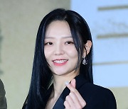 이솜 ‘매혹적인 손하트’ [MK포토]