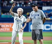 홀로코스트 생존자, 100세 생일에 MLB 시구