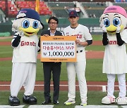 부활한 '강릉고 에이스'…4월 '1승 3홀드' 롯데 김진욱, 자체 MVP 선정