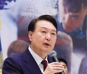 尹 “초심 잃지 않고 국민만 바라보고 일할 것”