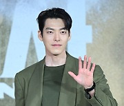 김우빈, 카리스마 인사 [포토엔HD]