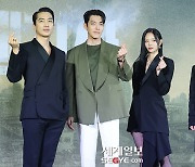 [포토] 송승헌-김우빈-이솜-강우석 '매력적인 손하트'