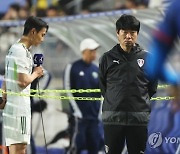 선수 구성조차 어렵나...'완패' 수원 김병수 "빈 포지션 돌려막기 하는 느낌"  [현장인터뷰]