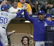 Dodgers Brewers Baseball