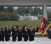 윤석열 대통령, 취임 1주년 맞아 현충원 참배