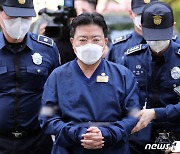 '주가조작 혐의' 라덕연 영장심사 출석…질문엔 '묵묵부답'