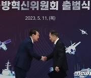 김관진 "당장 싸울 수 있는 軍 준비…첨단과학기술, 작전에 접목"