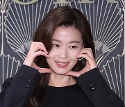 [E포토] 전지현, '품격있는 아름다운 하트'